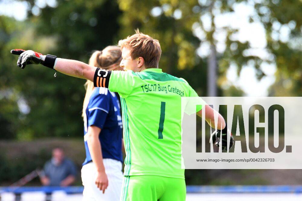 GER, FRLN, TSG 07 Burg Gretesch vs. Hannover 96 15.09.2019, Sportplatz Gretesch, Osnabrück, GER, FRLN, TSG 07 Burg Gretesch vs. Hannover 96 im Bild Torhueterin Sabrina Martin (TSG 07 Burg Gretesch 1), Aktion Einzelbild Gestik Geste gestikuliert