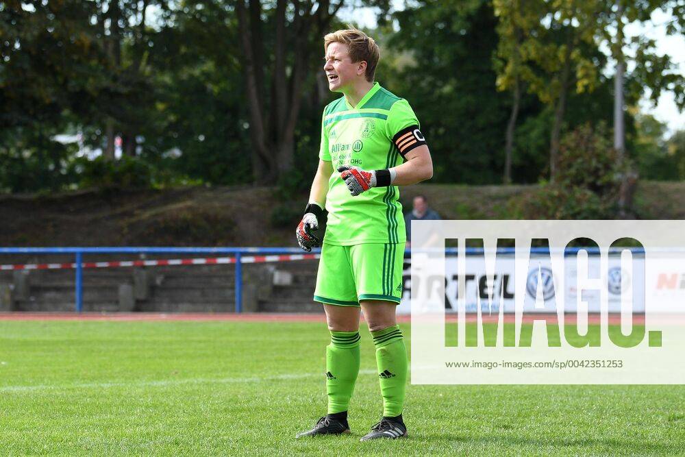 GER, FRLN, TSG 07 Burg Gretesch vs. Hannover 96 15.09.2019, Sportplatz Gretesch, Osnabrück, GER, FRLN, TSG 07 Burg Gretesch vs. Hannover 96 im Bild Torhueterin Sabrina Martin (TSG 07 Burg Gretesch 1), Aktion Einzelbild Freisteller