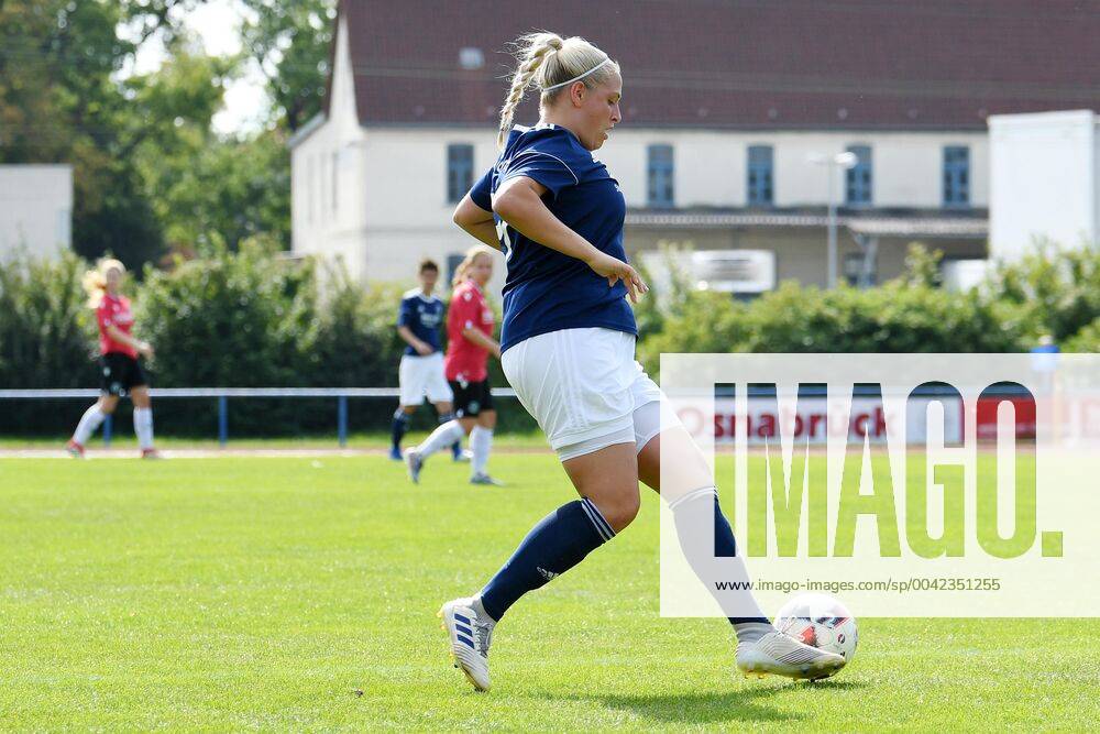 GER, FRLN, TSG 07 Burg Gretesch vs. Hannover 96 15.09.2019, Sportplatz Gretesch, Osnabrück, GER, FRLN, TSG 07 Burg Gretesch vs. Hannover 96 im Bild Marie Gosewinkel ((TSG 07 Burg Gretesch 27), Aktion Einzelbild mit Ball