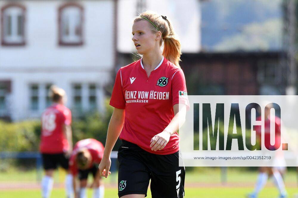 GER, FRLN, TSG 07 Burg Gretesch vs. Hannover 96 15.09.2019, Sportplatz Gretesch, Osnabrück, GER, FRLN, TSG 07 Burg Gretesch vs. Hannover 96 im Bild Janina Breitsch (Hannover 96 5), Aktion Einzelbild