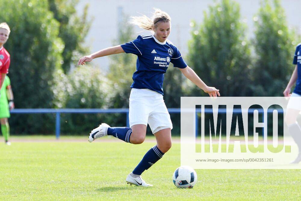 GER, FRLN, TSG 07 Burg Gretesch vs. Hannover 96 15.09.2019, Sportplatz Gretesch, Osnabrück, GER, FRLN, TSG 07 Burg Gretesch vs. Hannover 96 im Bild Laura Wolf (TSG 07 Burg Gretesch 20), Aktion Einzelbild mit Ball