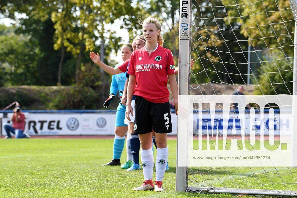 GER, FRLN, TSG 07 Burg Gretesch vs. Hannover 96 15.09.2019, Sportplatz Gretesch, Osnabrück, GER, FRLN, TSG 07 Burg Gretesch vs. Hannover 96 im Bild Janina Breitsch (Hannover 96 5), Aktion Einzelbild