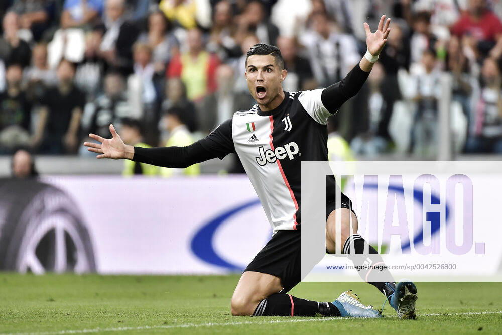 KW38 Photo Marco Alpozzi LaPresse September 21, 2019 Turin, Italy soccer Juventus vs Hellas Verona - Italian Football Championship League A TIM 2019 2020 - Allianz Stadium In the pic: Cristiano Ronaldo (Juventus F.C.);