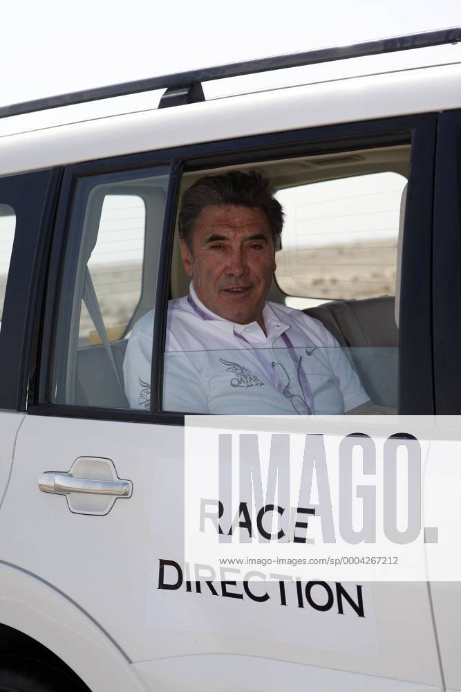 Tourdirektor Eddy Merckx (Belgien) in seinem Dienstwagen - Radsport Herren Tour of Qatar 2009, Straßenradsport, Straße, Rad, Einzelbild 4. Etappe: Doha Old Souq - Madinat Al Shamal