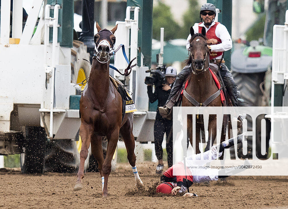 SEPT 27: Norberto Arroyo Jr. is unseated from Leucothea at the start of the Chandelier Stakes at Santa Anita Park in Arcadia, California on September 27, 2019. Eclipse Sportswire CSM Horse Racing 2019: American Pharoah Stakes SEPT 27 - ZUMAcs17 20190927_zaf_cs17_007