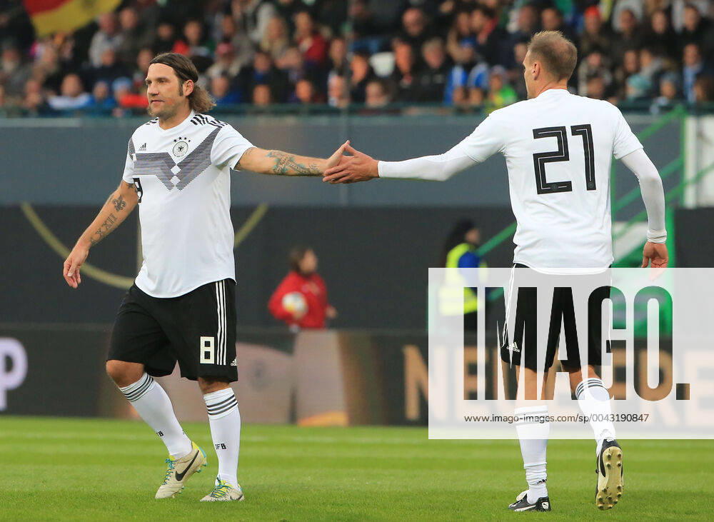 DFB-All-Stars vs Azzuri Legends, Sportpark Ronhof Fuerth, Fussball, im Bild: Torsten Frings ( DFB All Stars) und Alexander Zickler ( DFB All Stars) jubeln