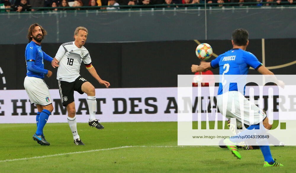 DFB-All-Stars vs Azzuri Legends, Sportpark Ronhof Fuerth, Fussball, im Bild: Andrea Pirlo ( Azzuri All Stars), Tor zum 2:0 von Juergen Klinsmann ( DFB All Stars), Christian Panucci ( Azzuri All Stars)