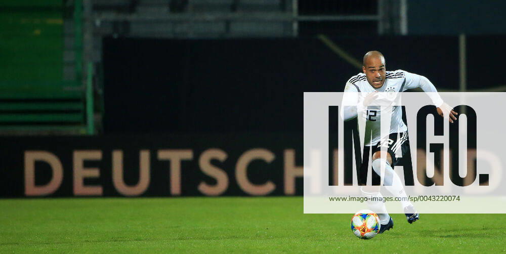 DFB-All-Stars vs Azzuri Legends, Sportpark Ronhof Fuerth, Fussball, im Bild: David Odonkor ( DFB All Stars)