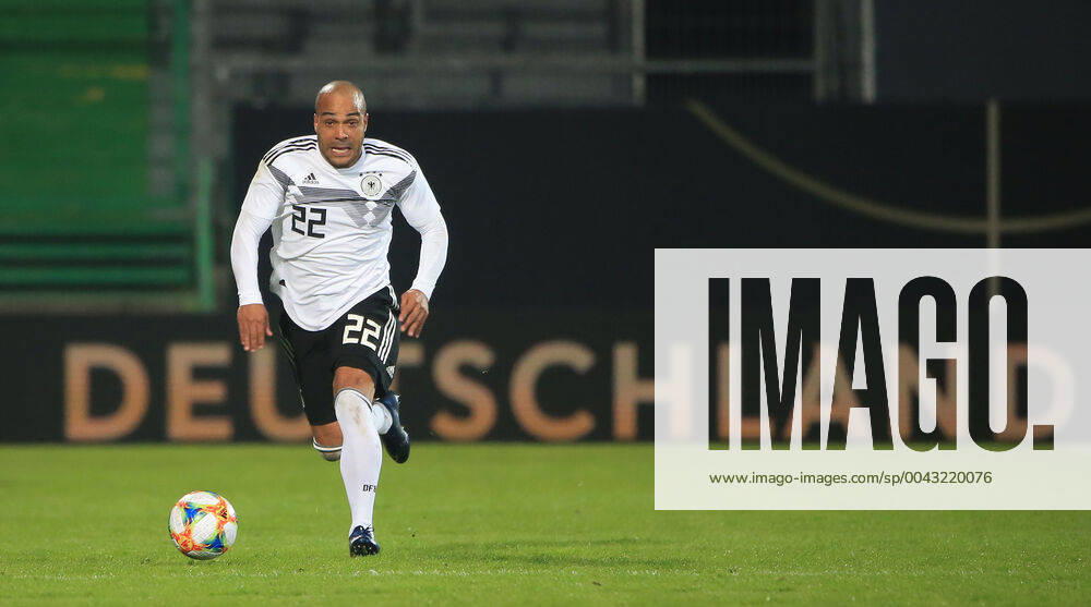 DFB-All-Stars vs Azzuri Legends, Sportpark Ronhof Fuerth, Fussball, im Bild: David Odonkor ( DFB All Stars)