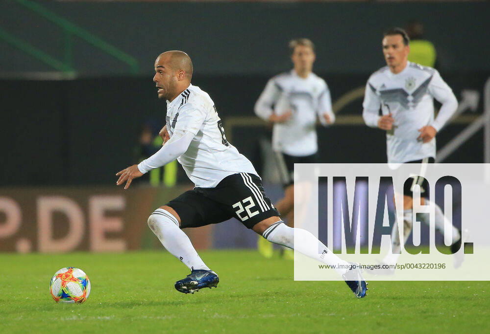 DFB-All-Stars vs Azzuri Legends, Sportpark Ronhof Fuerth, Fussball, im Bild: David Odonkor ( DFB All Stars)