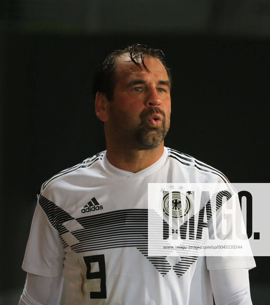 DFB-All-Stars vs Azzuri Legends, Sportpark Ronhof Fuerth, Fussball, im Bild: Ulf Kirsten ( DFB All Stars)