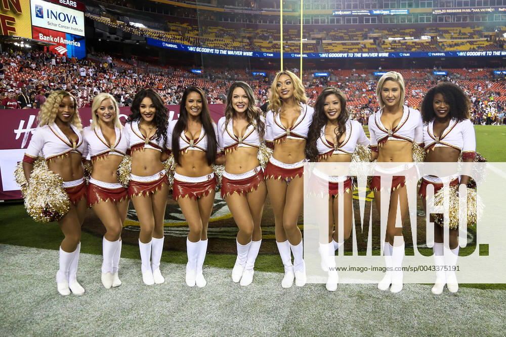 Washington Redskins cheerleaders, aka First Ladies of Football, pose before the game against the Chicago Bears at FedEx Field. Bears win 31-15. NFL, American Football Herren, USA 2019: Chicago Bears at Washington Redskins - ZUMAw109 20190923_zap_w109_001