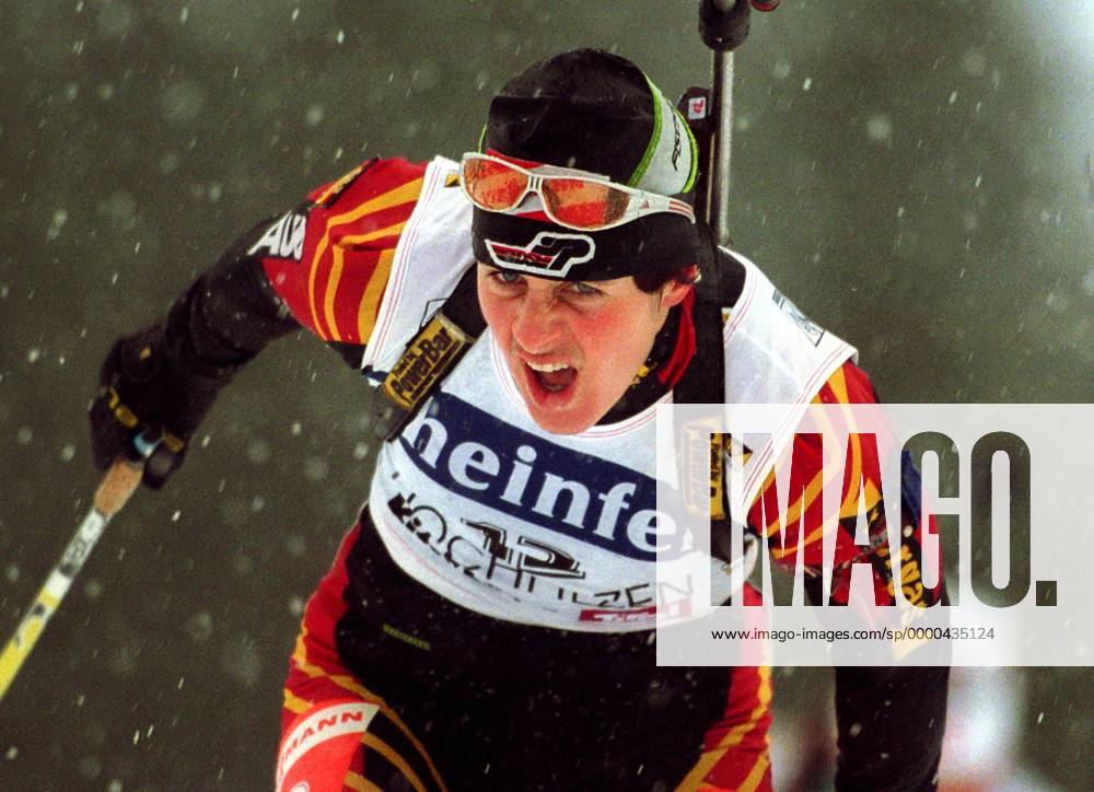 Uschi Disl (Deutschland) Biathlon Damen Weltcup 2001 2002, Welt-Cup, Worldcup, World, WC, Ski Nordisch, Nordischer Skisport Einzelbild Hochfilzen, Tirol Anstrengung,