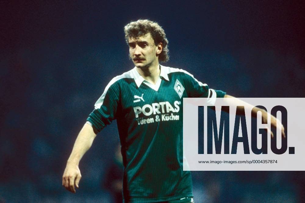 Rudi Völler (Bremen) Fußball 1. BL Herren DEUTSCHSPRACHIGE SPORTZEITSCHRIFTEN UND -ZEITUNGEN NUR NACH RÜCKSPRACHE 1986 1987 Einzelbild Bremen