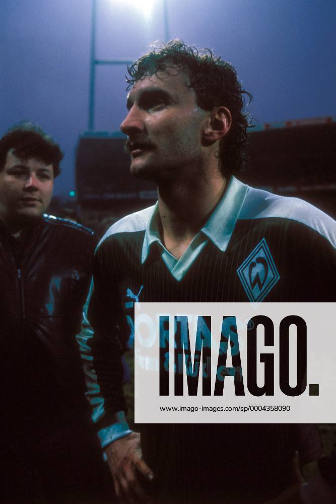Rudi Völler (Bremen) Fußball 1. BL Herren DEUTSCHSPRACHIGE SPORTZEITSCHRIFTEN UND -ZEITUNGEN NUR NACH RÜCKSPRACHE 1986 1987 Einzelbild Bremen