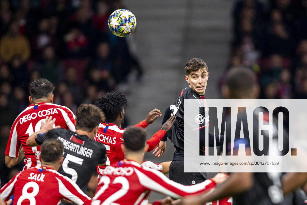 KW43 Fußball: UEFA Champions League, CL, Saison 2019 2020, 3. Spieltag, Athletico Madrid - Bayer Leverkusen in Madrid (Spanien). Leverkusens Kai Havertz köpft den Ball. UEFA REGULATIONS PROHIBIT ANY USE OF PHOTOGRAPHS AS IMAGE SEQUENCES AND OR QUASI-VIDEO.