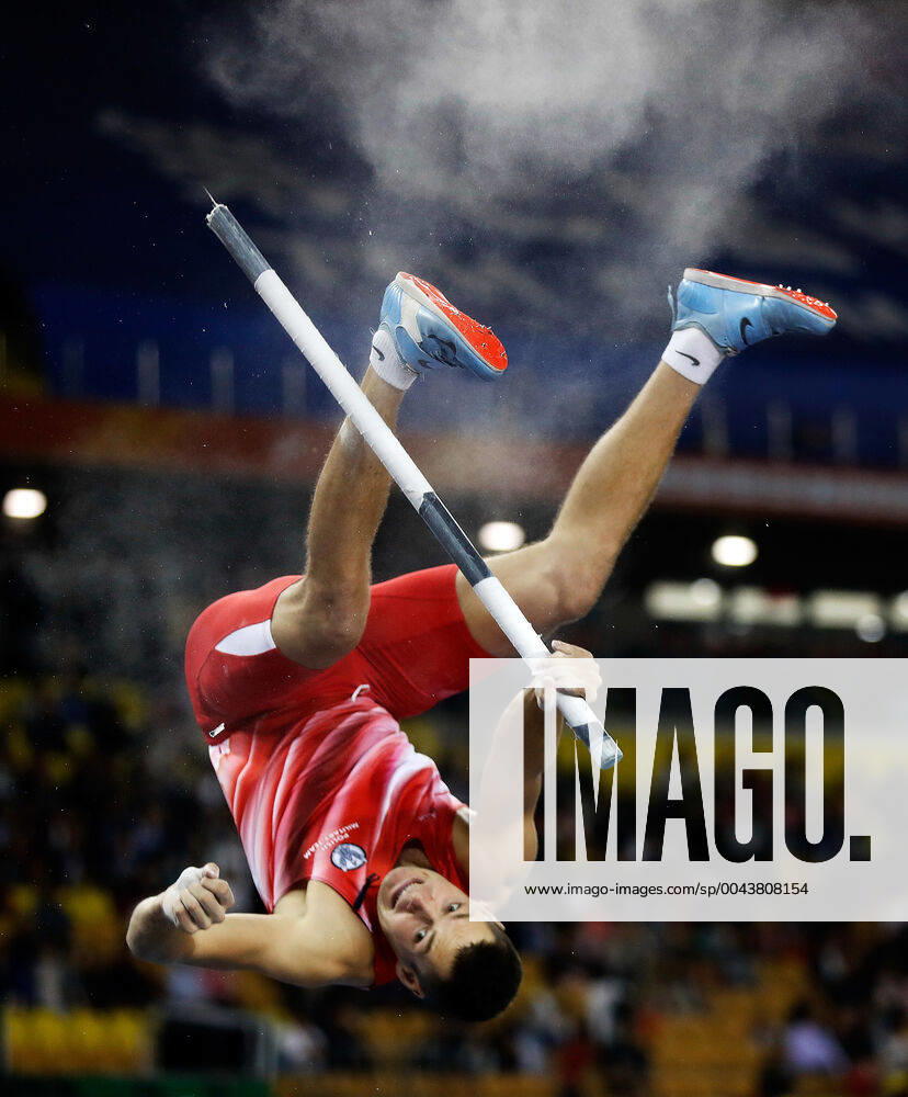 KW43 (191025) -- WUHAN, Oct. 25, 2019 -- Pawel Wojciechowski of Poland gets injured due to his broken pole at his first attempt of 5.82m height during the men s pole vault final of track and field at the 7th CISM Military World Games in Wuhan, capital of central China s Hubei Province, Oct. 24, 2019. ) (SP)CHINA-WUHAN-7TH MILITARY WORLD GAMES-TRACK & FIELD WangxLili
