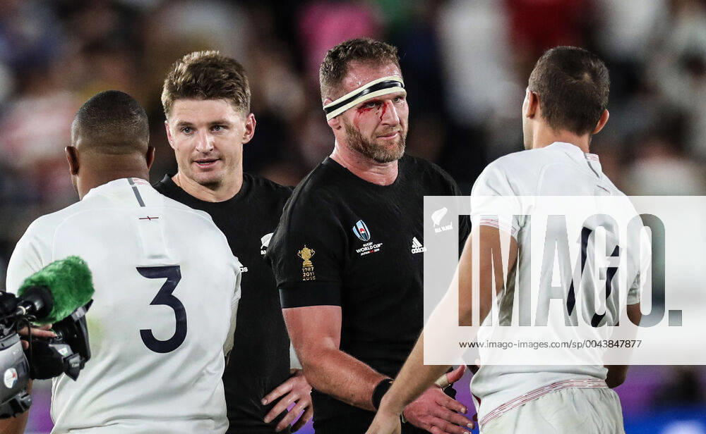 KW43 2019 Rugby World Cup Semi-Final, International Stadium Yokohama, Yokohama, Japan 26 10 2019 England vs New Zealand New Zealand s Beauden Barrett and Kieran Read with England s Kyle Sinckler and Jonny May after the game Beauden Barrett and Kieran Read with Kyle Sinckler and Jonny May after the game 26 10 2019