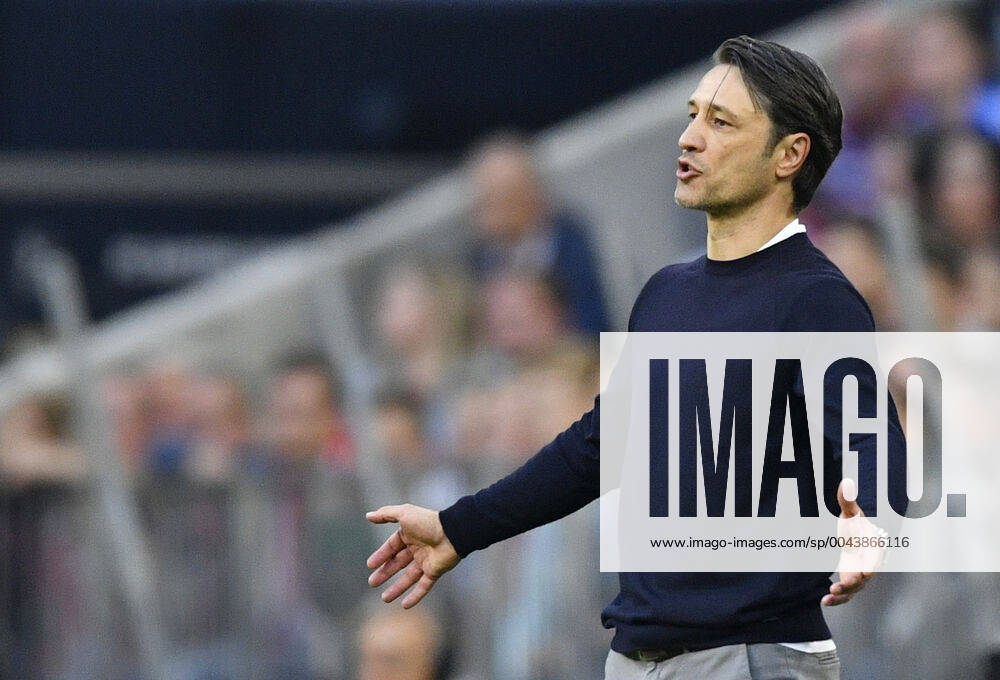 KW43 Trainer Coach Niko Kovac FC Bayern München FCB am Spielfeldrand Gestik, Geste sauer enttäuscht wütend FC Bayern München FCB vs 1. FC Union Berlin 26.10.2019 DFL REGULATIONS PROHIBIT ANY USE OF PHOTOGRAPHS AS IMAGE SEQUENCES AND OR QUASI-VIDEO FC Bayern München FCB vs FC Union Berlin