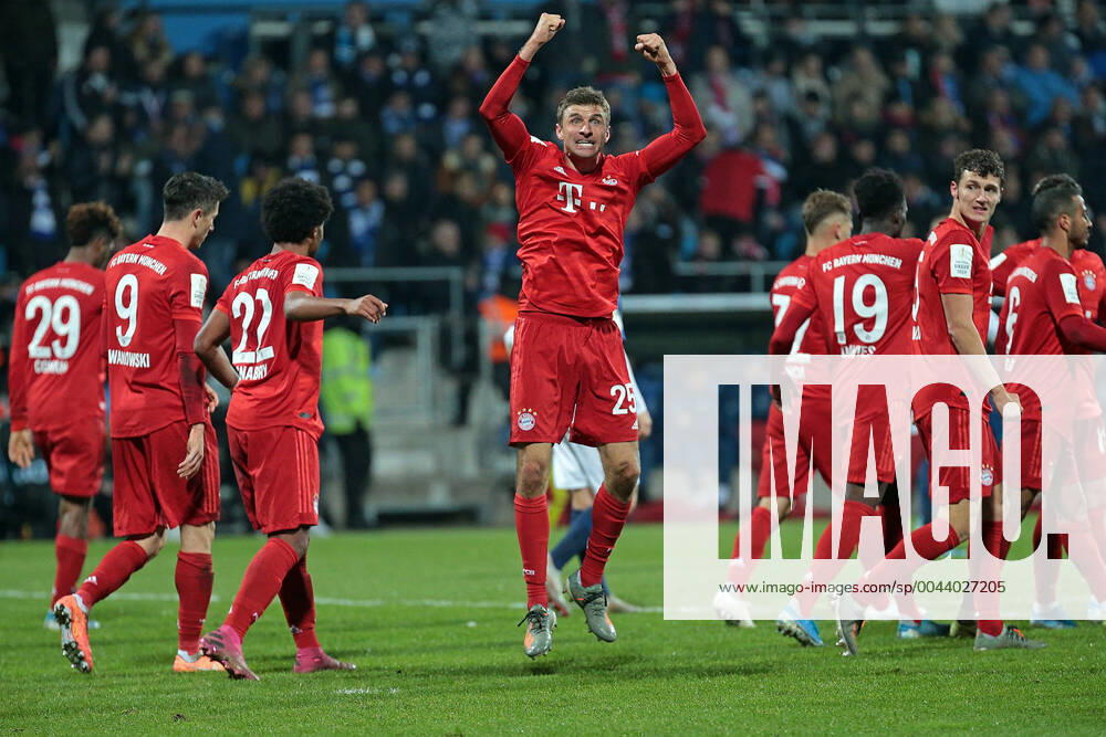 Bilder des Jahres 2019, Sport 10 Oktober 29.10.2019, Fussball DFB Pokal 2.Runde, VfL Bochum - FC Bayern Muenchen, Jubel nach dem Tor zum 1:2 durch Thomas Mueller (FC Bayern Muenchen), Aktion . Bochum