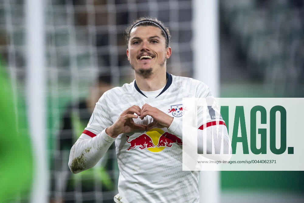 Bilder des Jahres 2019, Sport 10 Oktober Sport Bilder der Tages Fußball, DFB Pokal, Saison 2019 2020, 2. Runde, VfL Wolfsburg - RB Leipzig am 30.10.2019 an der Volkswagen Arena in Wolfsburg (Niedersachsen). Leipzigs Marcel Sabitzer jubelt nach seinem Tor zum 0:2. DFB REGULATIONS PROHIBIT ANY USE OF PHOTOGRAPHS AS IMAGE SEQUENCES AND OR QUASI-VIDEO.