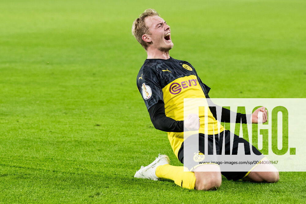 Bilder des Jahres 2019, Sport 10 Oktober Sport Bilder der Tages DFB Pokal, Borussia Dortmund - Borussia Moenchengladbach; 30.10.2019 Julian Brandt (Borussia Dortmund, 19), DFB Pokal, Borussia Dortmund - Borussia Moenchengladbach, Dortmund, SIGNAL IDUNA PARK DFL REGULATIONS PROHIBIT ANY USE OF PHOTOGRAPHS AS IMAGE SEQUENCES AND OR QUASI-VIDEO.