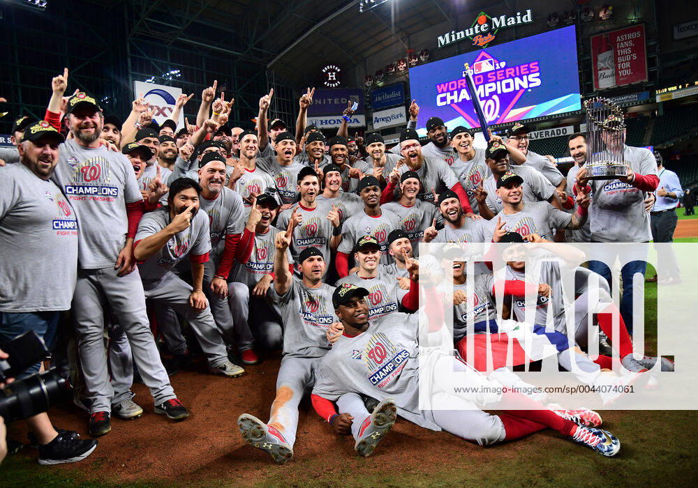 Bilder des Jahres 2019, Sport 10 Oktober Members of the Washington Nationals pose after the Nationals won the 2019 World Series defeating the Houston Astros in game 7 at Minute Maid Park in Houston on Tuesday, October 30, 2019. This is the first time in franchise history the Nationals have won the World Series. WSP20191030318 KEVINxDIETSCH