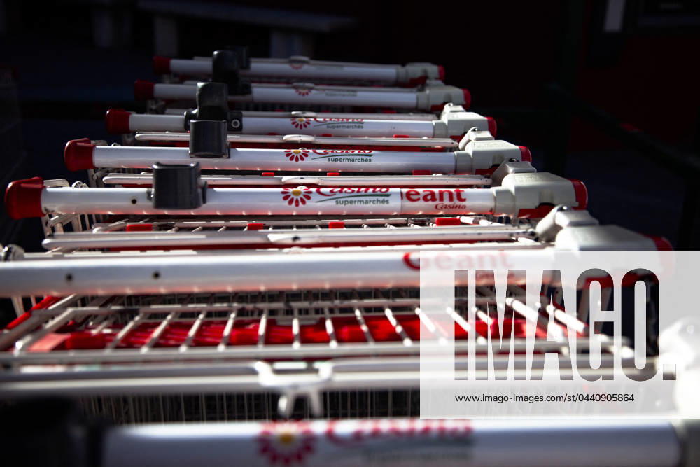 Illustration - Geant Casino Supermarket Shopping carts are available to customers at the entrance to the Geant Casino, image illustrating a Geant Casino supermarket, France, Hautes-Alpes, Briancon, on March06, 2024. Photo by Thibaut Durand ABACAPRESS.COM Briancon Provence - Alpes - Cote d azur France