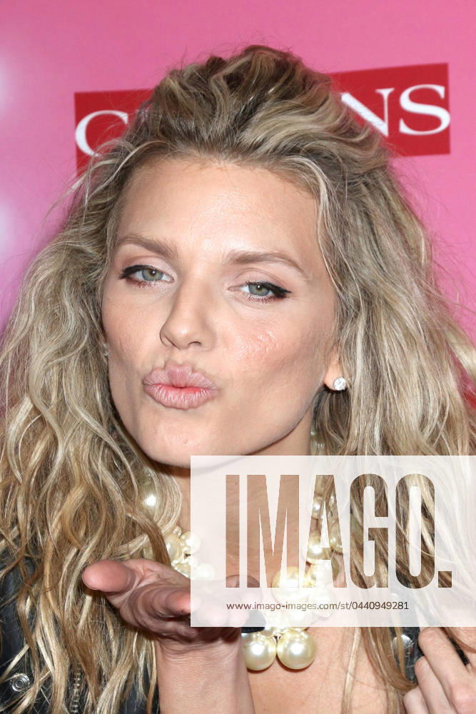 USA - Clarins New Product Launch Party - Los Angeles LOS ANGELES - MAR 15: AnnaLynne McCord at the Clarins New Product Launch Party on the Private Residence on March 15, 2024 in Los Angeles, CA Los Angeles CA USA