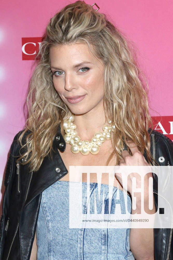 USA - Clarins New Product Launch Party - Los Angeles LOS ANGELES - MAR 15: AnnaLynne McCord at the Clarins New Product Launch Party on the Private Residence on March 15, 2024 in Los Angeles, CA Los Angeles CA USA