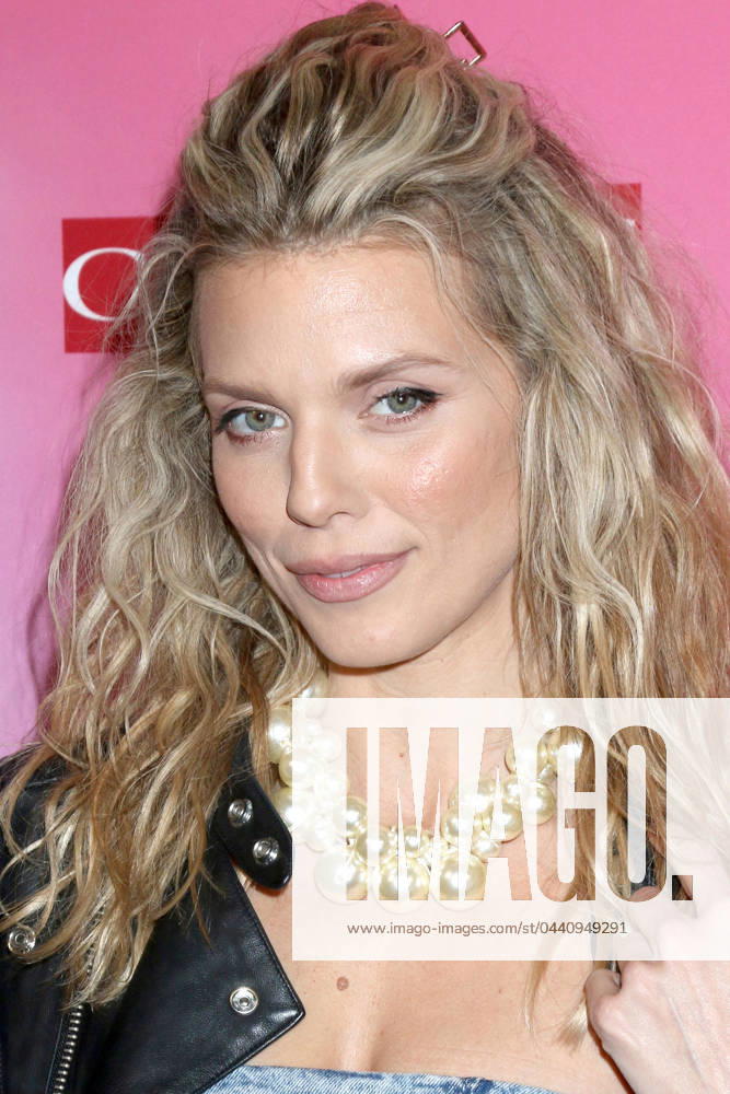 USA - Clarins New Product Launch Party - Los Angeles LOS ANGELES - MAR 15: AnnaLynne McCord at the Clarins New Product Launch Party on the Private Residence on March 15, 2024 in Los Angeles, CA Los Angeles CA USA