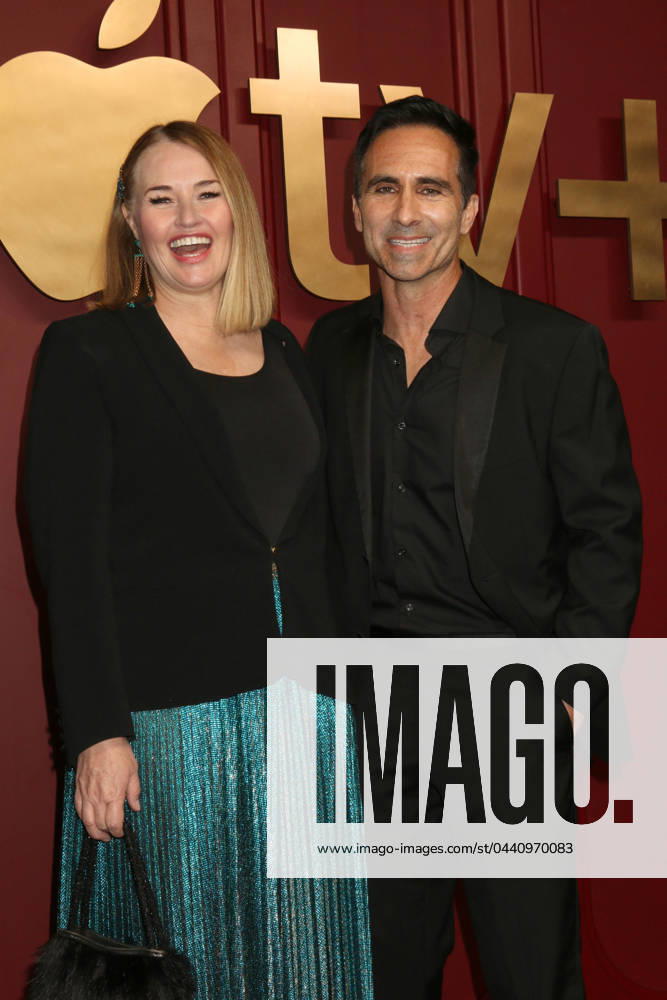LOS ANGELES - JAN 15: Shannon Carbonell, Nestor Carbonell at the 2024 AppleTV Post Emmy Party at the Mother Wolf on January 15, 2024 in Los Angeles, CA. Los Angeles USA - ZUMAnc22 20240115_zaa_nc22_040