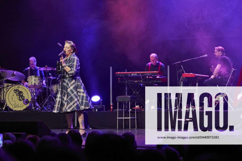 AnNa R. live bei einem Konzert ihrer König:in -Tour im Theater am Aegi . Hannover