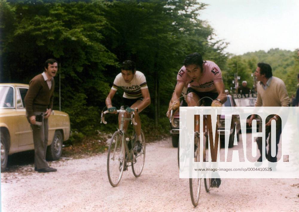 Eddy Merckx (Belgien Molteni, re.) und Felice Gimondi (Italien Bianchi Campagnolo) - Radsport Herren Giro d Italia 1974, dItalia, Straßenradsport, Straße, Rad Gruppe Drei Zinnen 20. Etappe: Pordenone - Tre Cime di Lavaredo Dynamik, Erschöpfung,