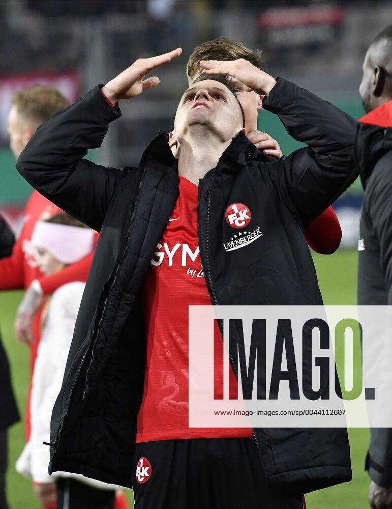 Fussball - Saison 2019 2020 - DFB Pokal Vereinspokal - 02. Runde: 1. FC Kaiserslautern FCK ( Rote Teufel ) - 1. FC Nürnberg Nuernberg FCN ( Club ) - - regulations prohibit any use of photographs as image sequences and or quasi-video - Florian Pick (11, 1. FC Kaiserslautern FCK ) - Jubel Freude nach Spielende