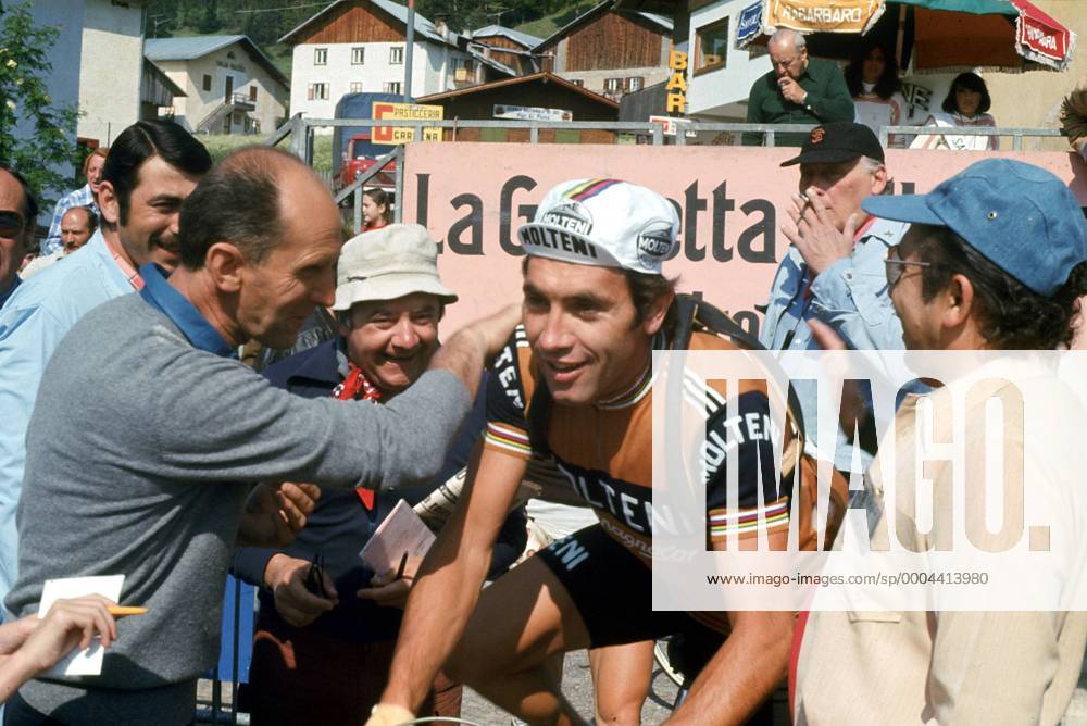 Eddy Merckx (Belgien Molteni, Mitte) - Radsport Herren Giro d Italia 1976, dItalia, Straßenradsport, Straße, Rad, Gruppe Aufnahmedatum geschätzt 20. Etappe: Vigo di Fassa - Terme di Comano