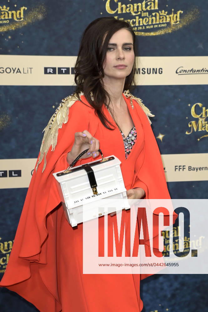 Nora Tschirner bei der Premiere des Kinofilms Chantal im Märchenland im Zoo Palast. Berlin