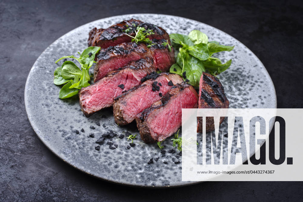 Rumpsteak,medium rare,beef,fleisch,rindersteak,rindersteaks,rindfleisch,roastbeef,steak,steaks ** rumpsteak,medium rare,rumpsteaks khh-ikw