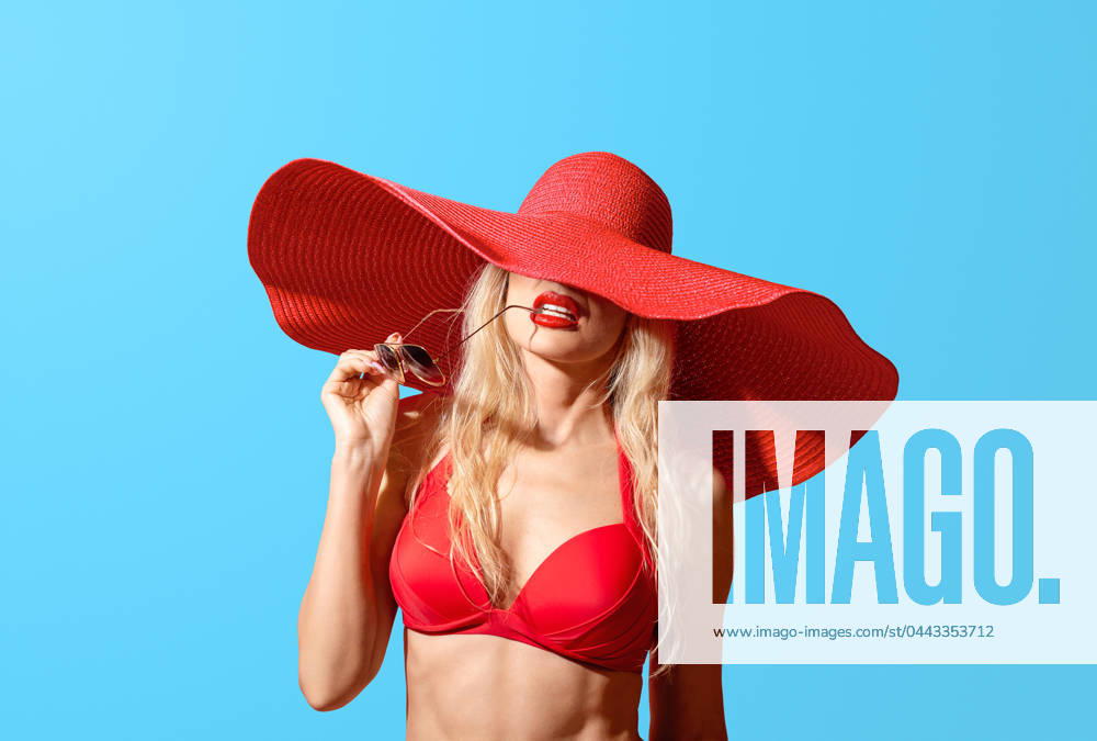 Sonnenhut,sexy,blondine,sonnenhüte,aufreizend,blondinen ** sun hat,sexy,blonde,sun hats,sexies,blondes zm6-hh7 ,model released, Symbolfoto