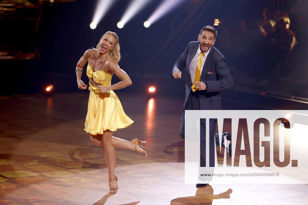 Schauspieler Mark Keller und Tänzerin Kathrin Menzinger in der vierten Live-Show bei der 17. Staffel der RTL-Tanzshow Let s Dance im MMC Coloneum. Köln, 22.03.2024 NRW Deutschland