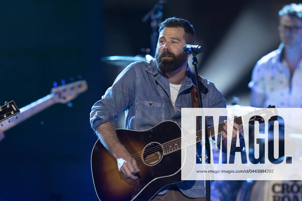 American country pop singer JORDAN DAVIS performs at a taping of CMT Country Crossroads with band NEEDTOBREATHE in front of the University of Texas Tower on April 5, 2024. Austin United States - ZUMAd150 20240405_znp_d150_016