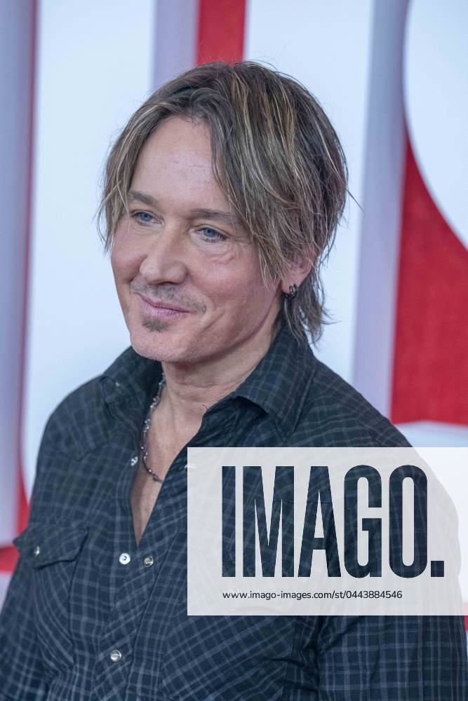 Country singer KEITH URBAN walks the red carpet and poses for photographs prior to the CMT Music Awards show at Austin s Moody Center on April 6, 2024. Austin United States - ZUMAd150 20240407_znp_d150_013