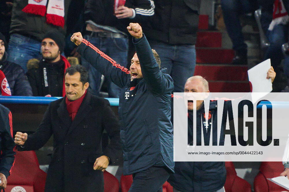 Champions League, Munich-Piraeus, Munich November 6, 2019. Hansi FLICK, FCB Trainer , celebrates 2-0 goal, happy, laugh, celebration, Ivan PERISIC, FCB 14 FC BAYERN MUNICH - OLYMPIACOS PIRAEUS UEFA Football Champions League , Munich, November 06, 2019, Season 2019 2020, group stage ,group B, FCB, Reds, Bavaria, München