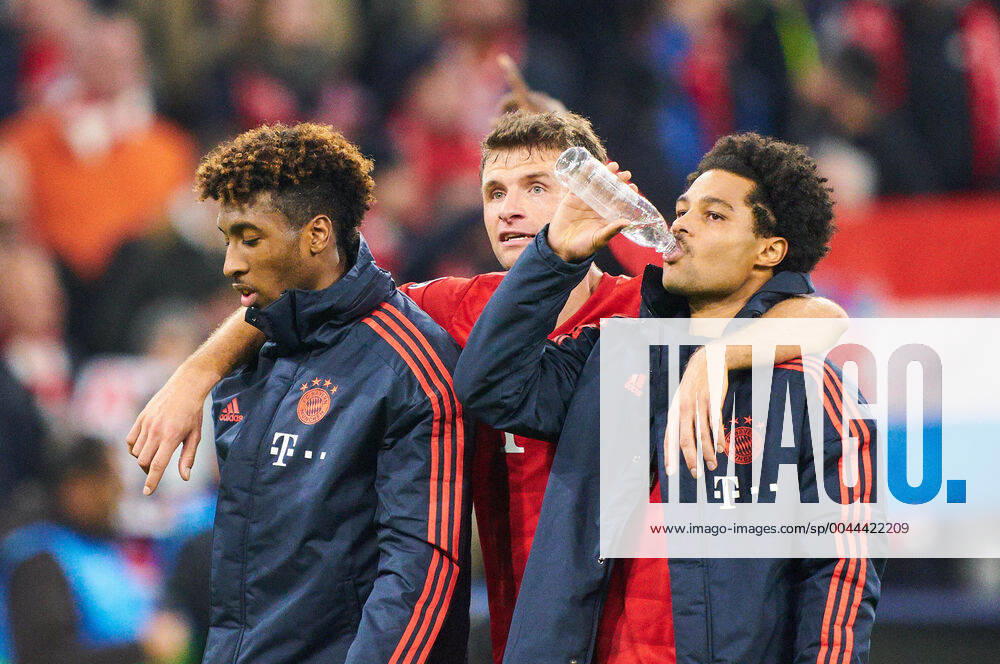 Champions League, Munich-Piraeus, Munich November 6, 2019. Thomas MUELLER, MÜLLER, FCB 25 Kingsley COMAN, FCB 29 Serge GNABRY, FCB 22 after the match FC BAYERN MUNICH - OLYMPIACOS PIRAEUS UEFA Football Champions League , Munich, November 06, 2019, Season 2019 2020, group stage ,group B, FCB, Reds, Bavaria, München