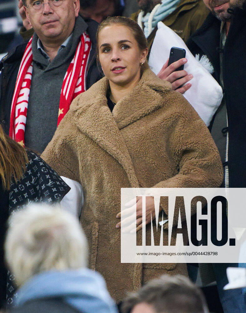 Champions League, Munich-Piraeus, Munich November 6, 2019. Nina Weiss wife of Manuel Neuer, FC BAYERN MUNICH - OLYMPIACOS PIRAEUS 2-0 UEFA Football Champions League , Munich, November 06, 2019, Season 2019 2020, group stage ,group B, FCB, Reds, Bavaria, München