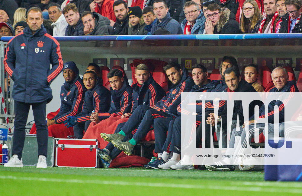 Champions League, Munich-Piraeus, Munich November 6, 2019. Hansi FLICK, FCB interims coach, team manager, Jerome BOATENG (FCB 17) Thiago ALCANTARA, FCB 6 Philippe COUTINHO, FCB 10 Mickael (Michael) CUISANCE, FCB 11 Ivan PERISIC, FCB 14 Sven ULREICH, FCB 26 Torwart Dr. Hans-Wilhelm Müller-Wohlfahrt, FCB Mannschaftsarzt, Kathleen KRUEGER, Teammanager FCB Hasan ( Brazzo ) Salihamidzic, FCB director Hermann GERLAND, (der Tiger) FCB assistant coach, Leiter des FCB Campus , FC BAYERN MUNICH - OLYMPIACOS PIRAEUS 2-0 UEFA Football Champions League , Munich, November 06, 2019, Season 2019 2020, group stage ,group B, FCB, Reds, Bavaria, München