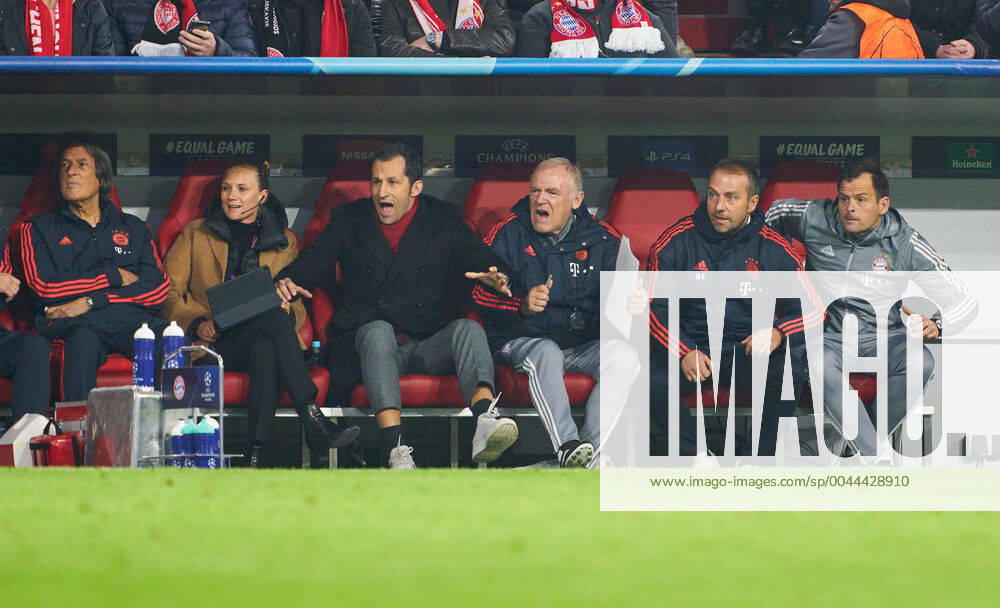 Champions League, Munich-Piraeus, Munich November 6, 2019. Celebration 1-0 Robert LEWANDOWSKI, FCB 9 : Toni TAPALOVIC, Torwarttrainer FCB Hansi FLICK, FCB interims coach, team manager, Hermann GERLAND, (der Tiger) FCB assistant coach, Leiter des FCB Campus , Hasan ( Brazzo ) Salihamidzic, FCB director Kathleen KRUEGER, Teammanager FCB Dr. Hans-Wilhelm Müller-Wohlfahrt, FCB Mannschaftsarzt, FC BAYERN MUNICH - OLYMPIACOS PIRAEUS 2-0 UEFA Football Champions League , Munich, November 06, 2019, Season 2019 2020, group stage ,group B, FCB, Reds, Bavaria, München