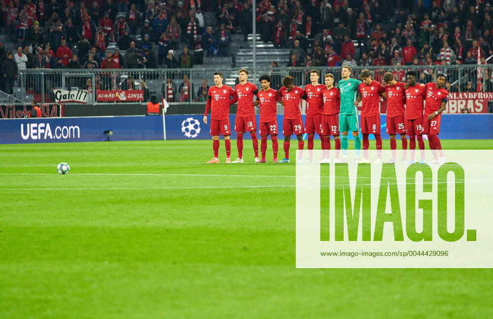Champions League, Munich-Piraeus, Munich November 6, 2019. Gedenkminute an verstorbenen Norbert Eder und Rudolf SCHELS, 2. Vizepräsident des FC Bayern München eV Manuel NEUER, FCB 1 Benjamin PAVARD, FCB 5 Javi MARTINEZ, FCB 8 Robert LEWANDOWSKI, FCB 9 Leon GORETZKA, FCB 18 Alphonso DAVIES, FCB 19 Serge GNABRY, FCB 22 Thomas MUELLER, MÜLLER, FCB 25 David ALABA, FCB 27 Kingsley COMAN, FCB 29 Joshua KIMMICH, FCB 32 FC BAYERN MUNICH - OLYMPIACOS PIRAEUS 2-0 UEFA Football Champions League , Munich, November 06, 2019, Season 2019 2020, group stage ,group B, FCB, Reds, Bavaria, München