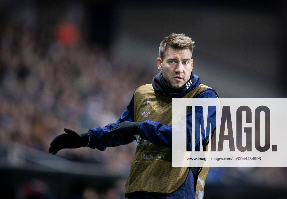 FCKs Nicklas Bendtner varmer op under Europa League kampen mellem FCK - Dynamo Kiev i Parken torsdag den 7. november 2019.. , Copenhagen Denmark