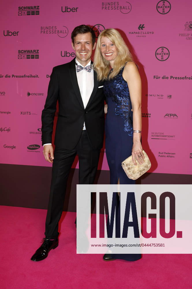 Maik Meuser mit Ehefrau Nicole Kallwies-Meuser beim 71. Bundespresseball 2024 im Hotel Adlon Kempinski. Berlin